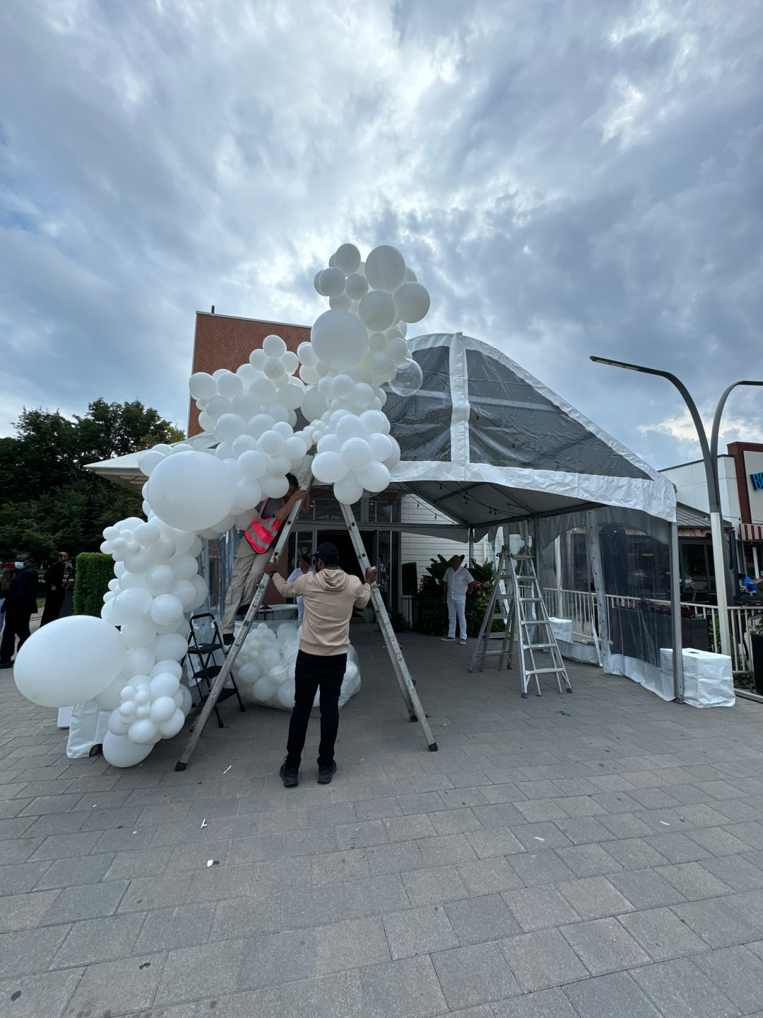 White Party Balloon Install