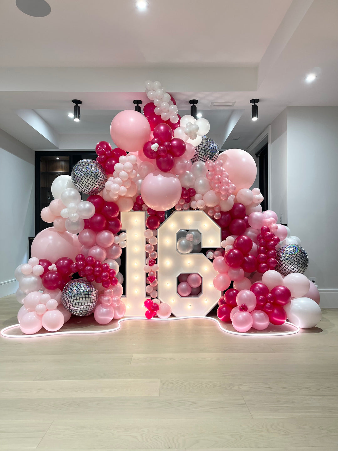 4ft MARQUEE NUMBER (150 each number) (Not including balloons) (24 Hour Rental)